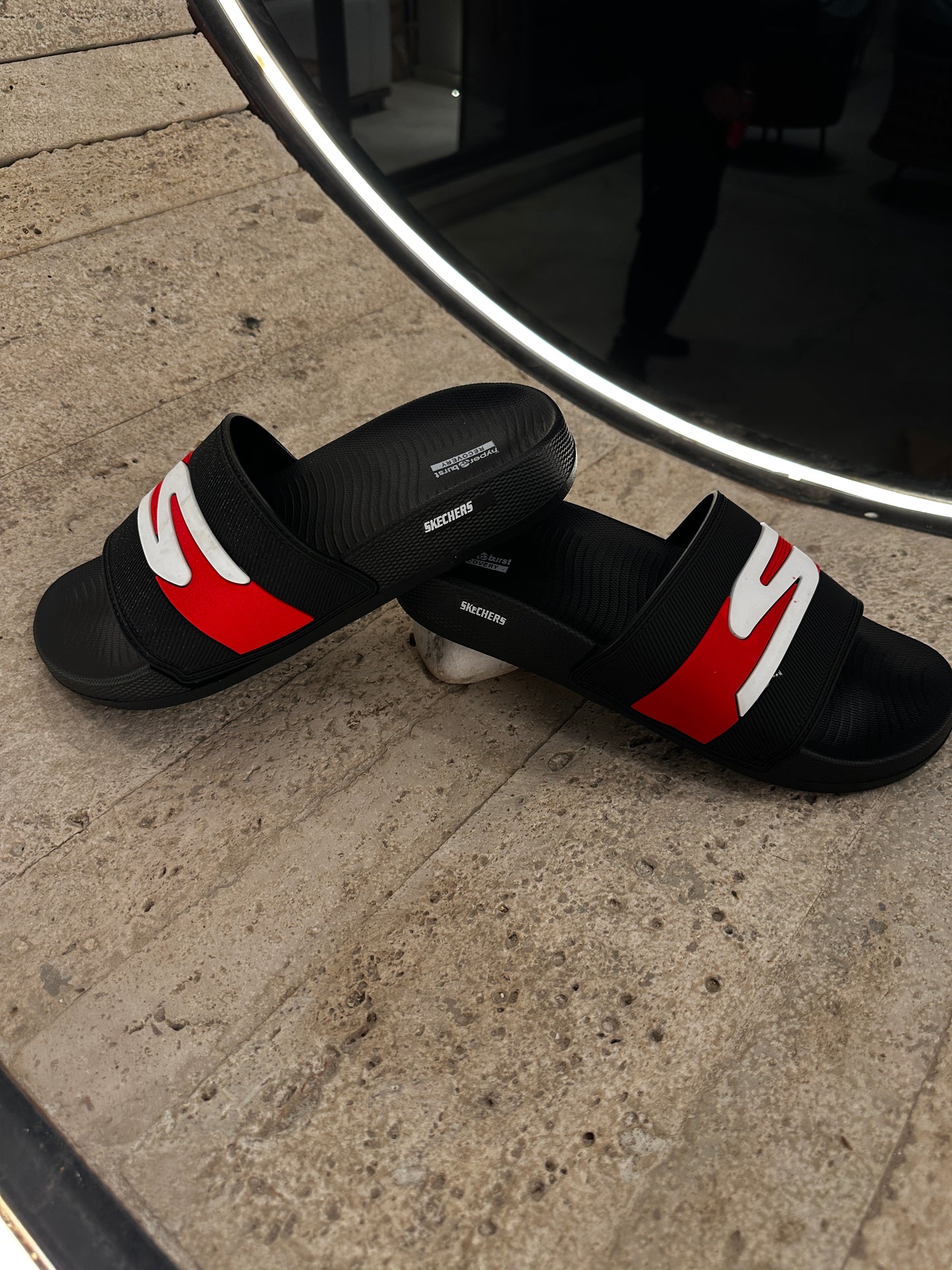 SKECHERS MEN’S SLIPPERS